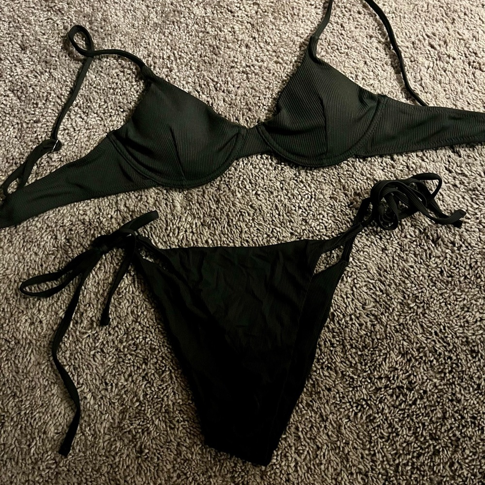 Black bikini